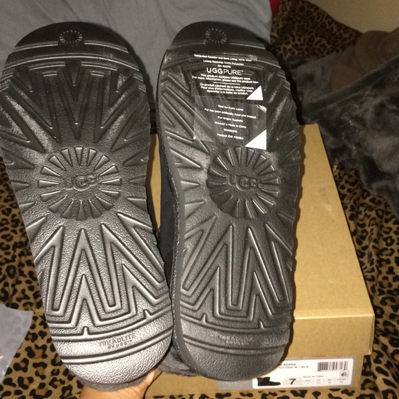 uggs sz 7 - Picture 8 of 8